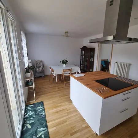 Maison Cosy Avec Balneo & Jardin Holiday home Chalons-en-Champagne